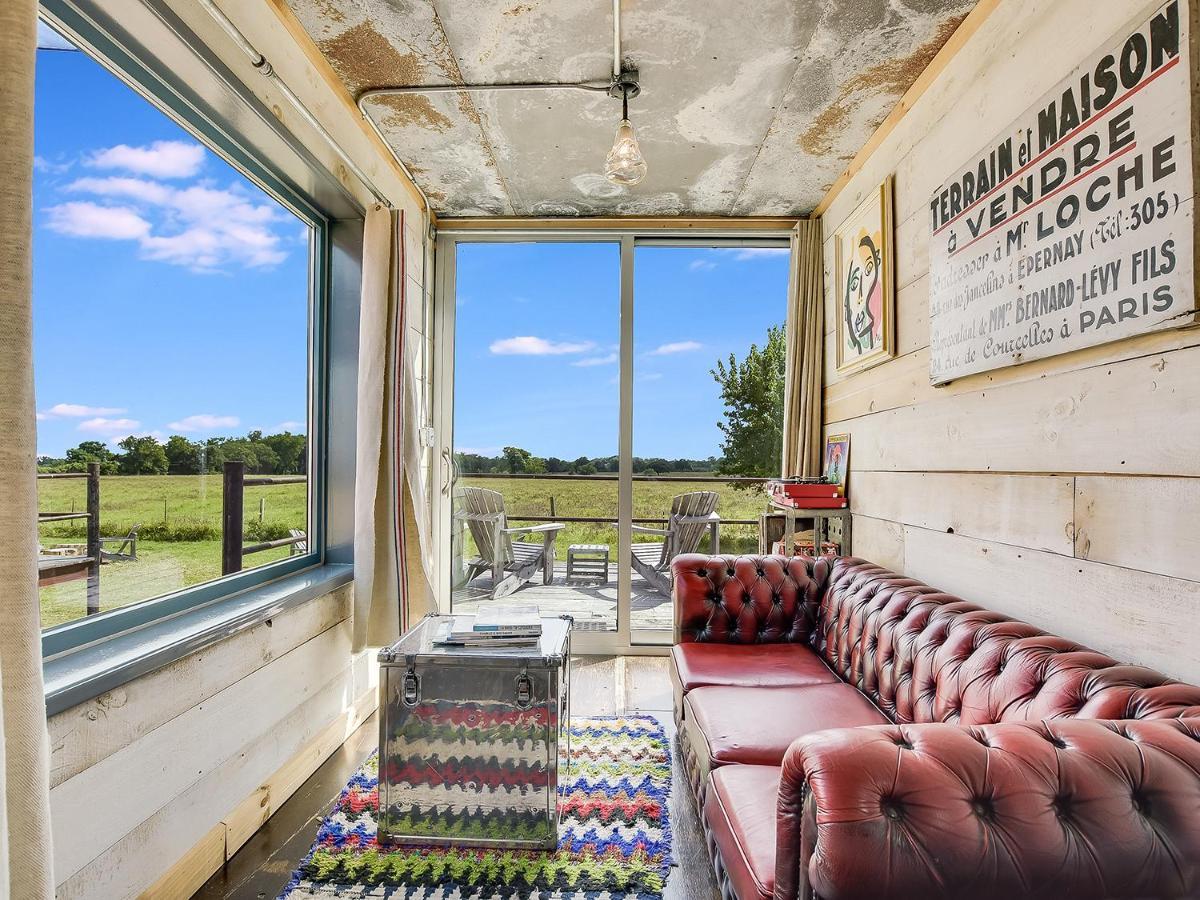 Flophouze Shipping Container Hotel Round Top Eksteriør billede